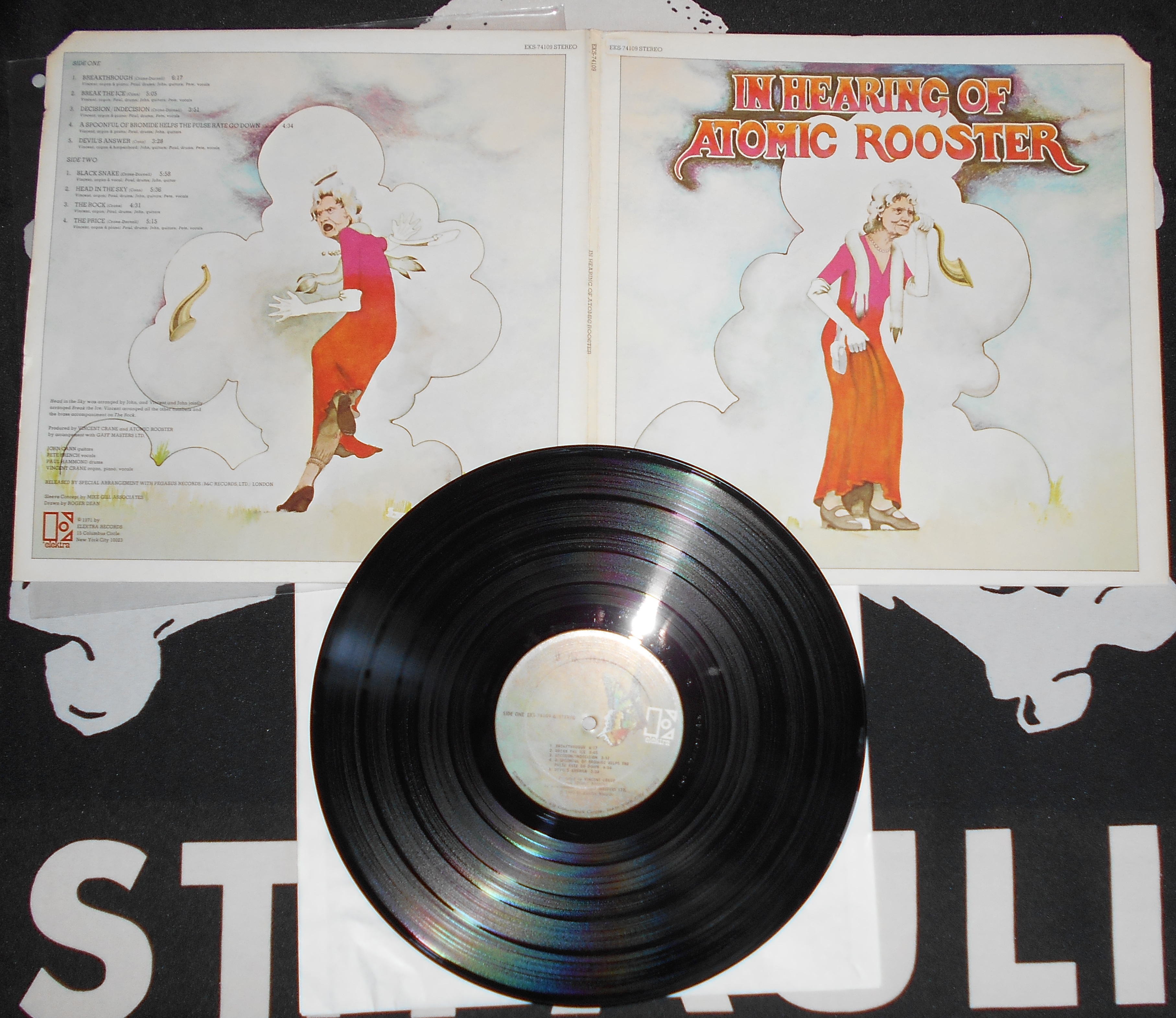 ATOMIC ROOSTER -ö In Hearing of Atomic Rooster (1).JPG