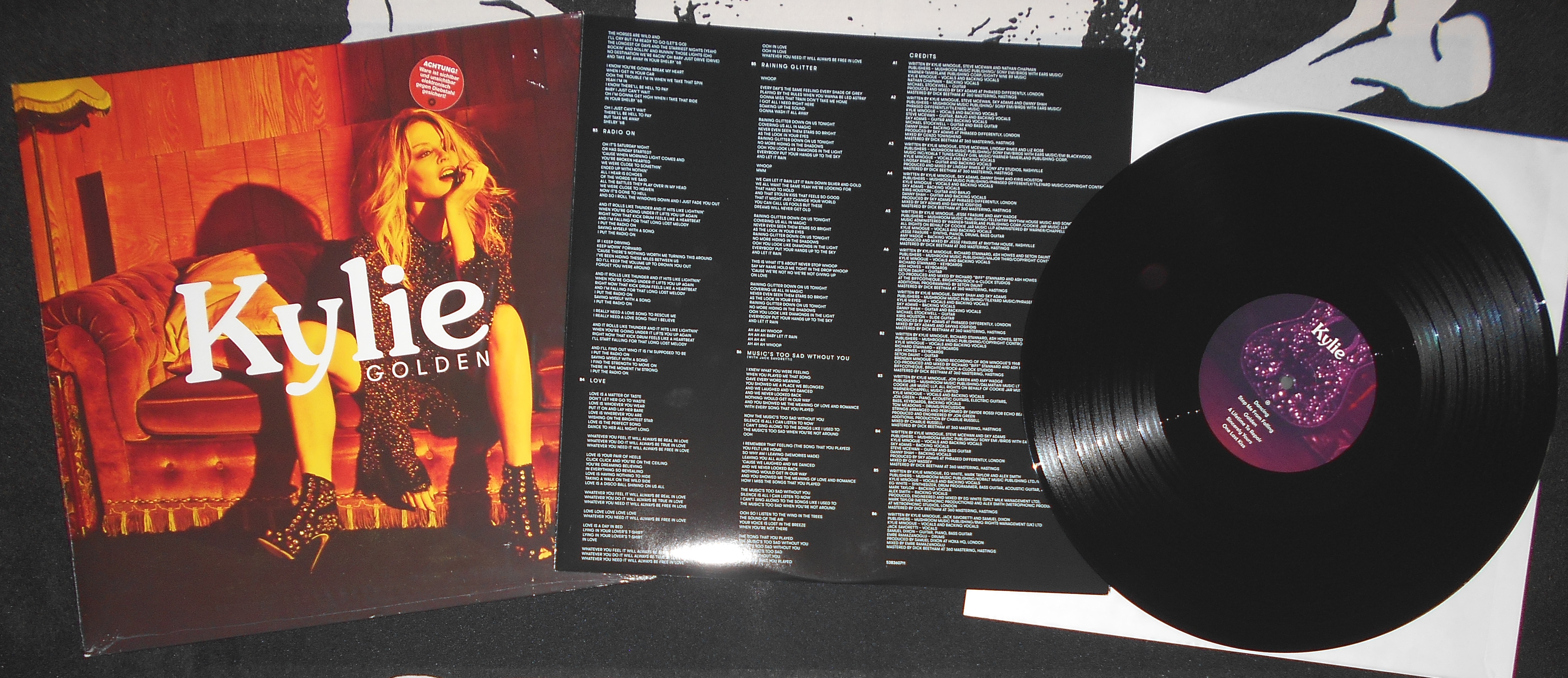 KYLIE MINOGUE - Golden (1).JPG