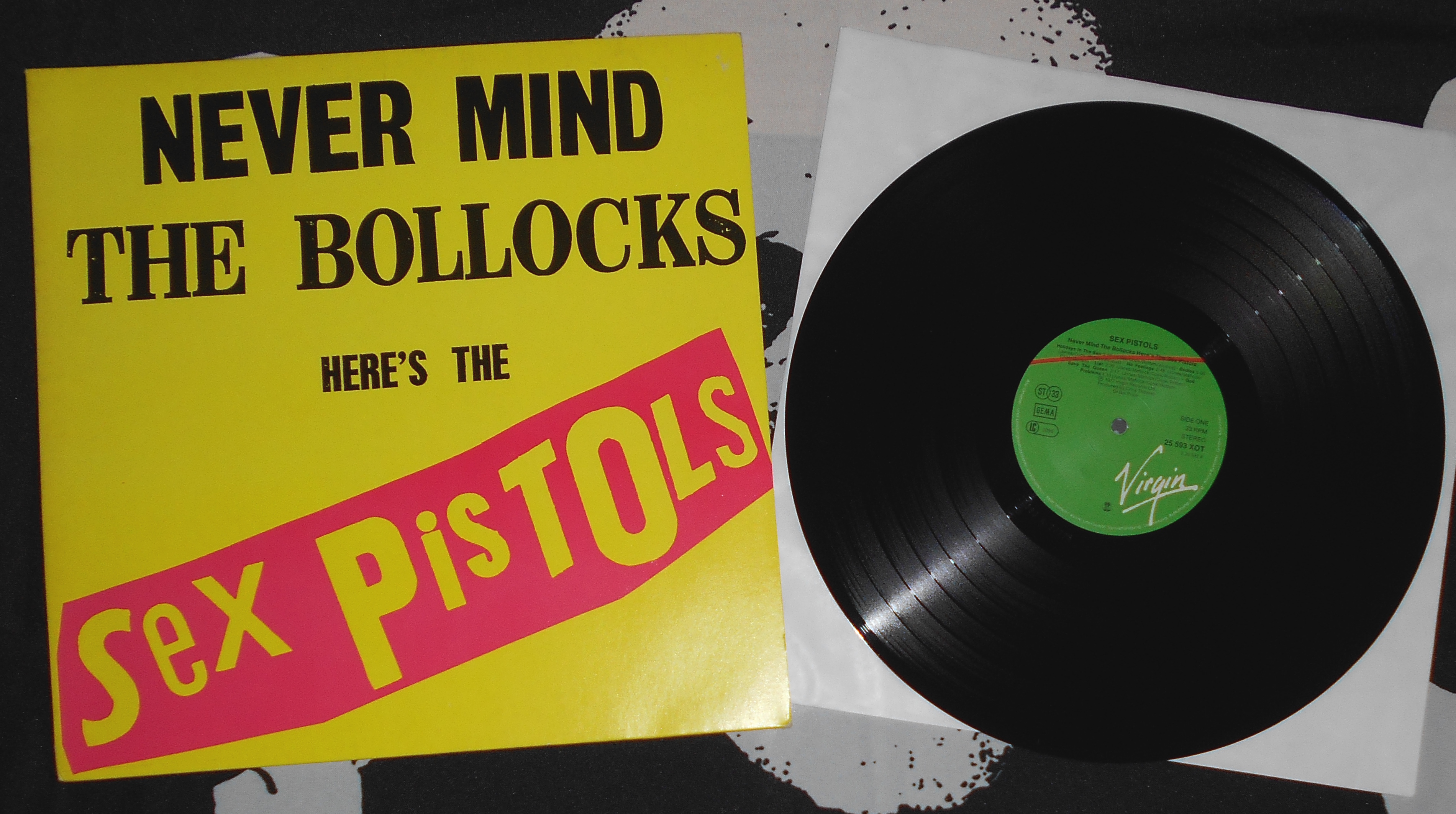 SEX PISTOLS - Never mind the Bollocks (1).JPG
