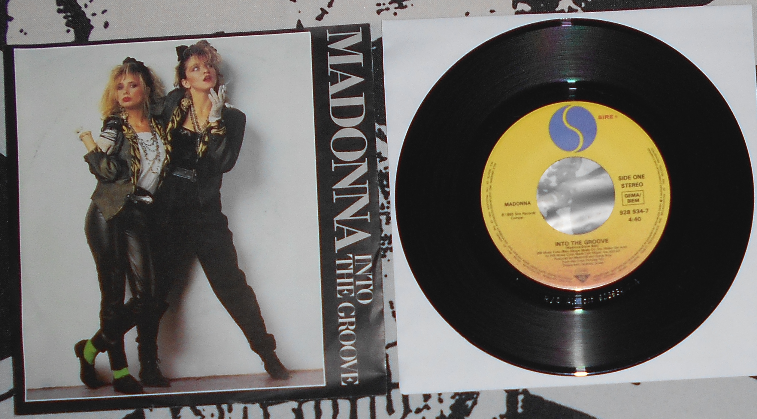MADONNA - Into the Groove (1).JPG