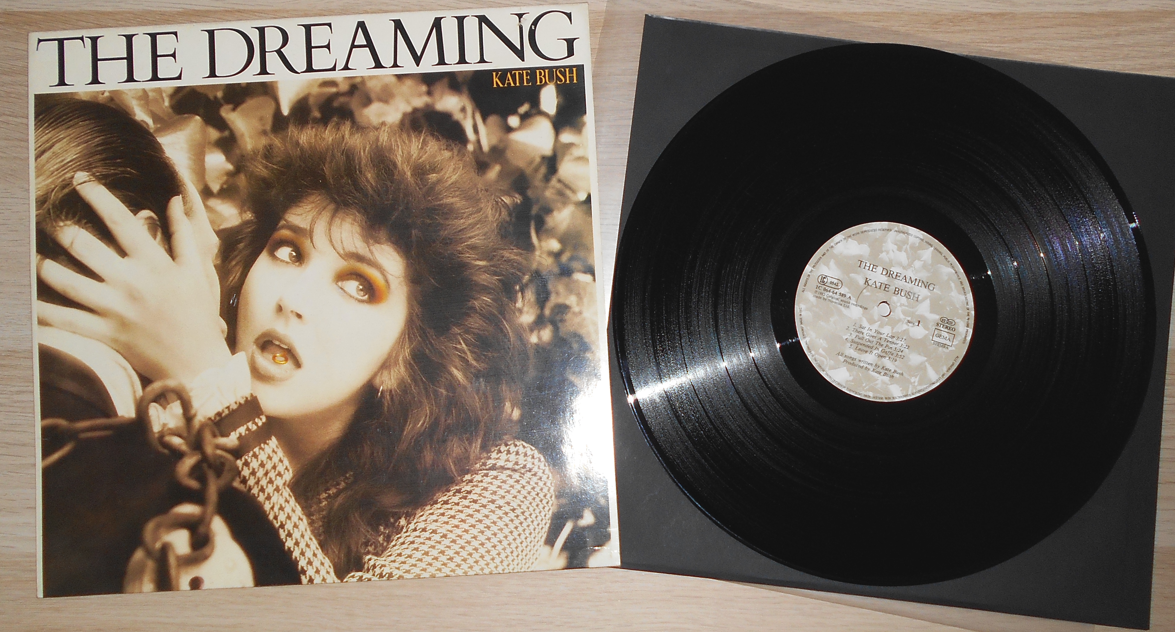 Bush, Kate - The Dreaming (1).JPG