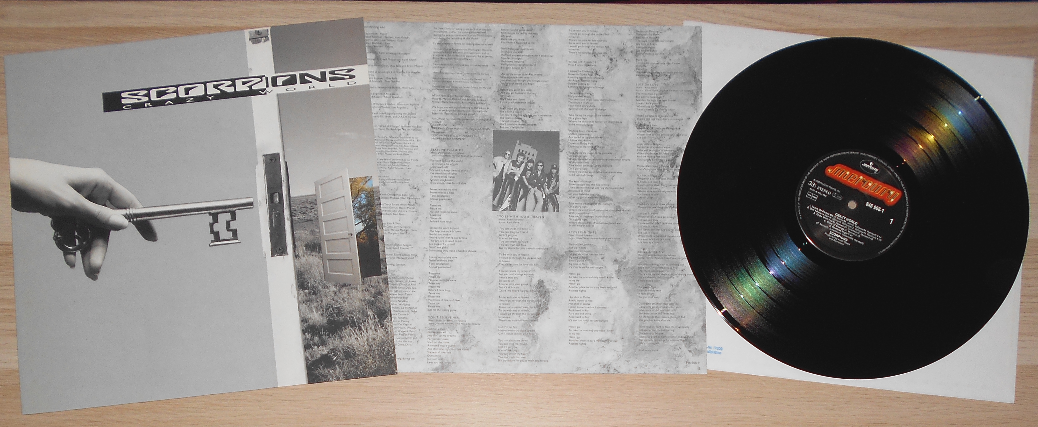 SCORPIONS - Crazy World (1).JPG