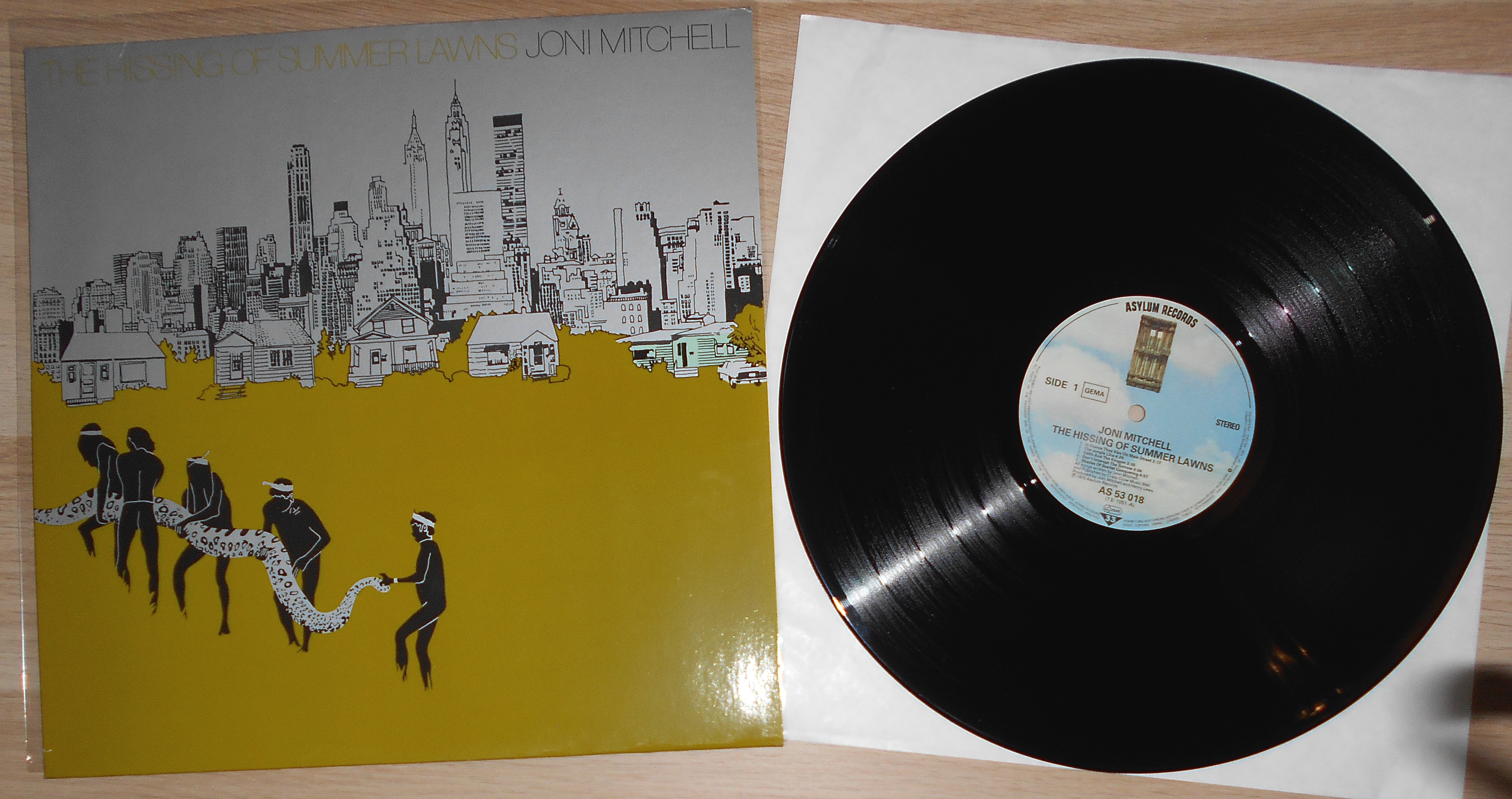 MITCHELL, JONI - Thfe Hifssifnfgf of Summer Lawns (1).JPG