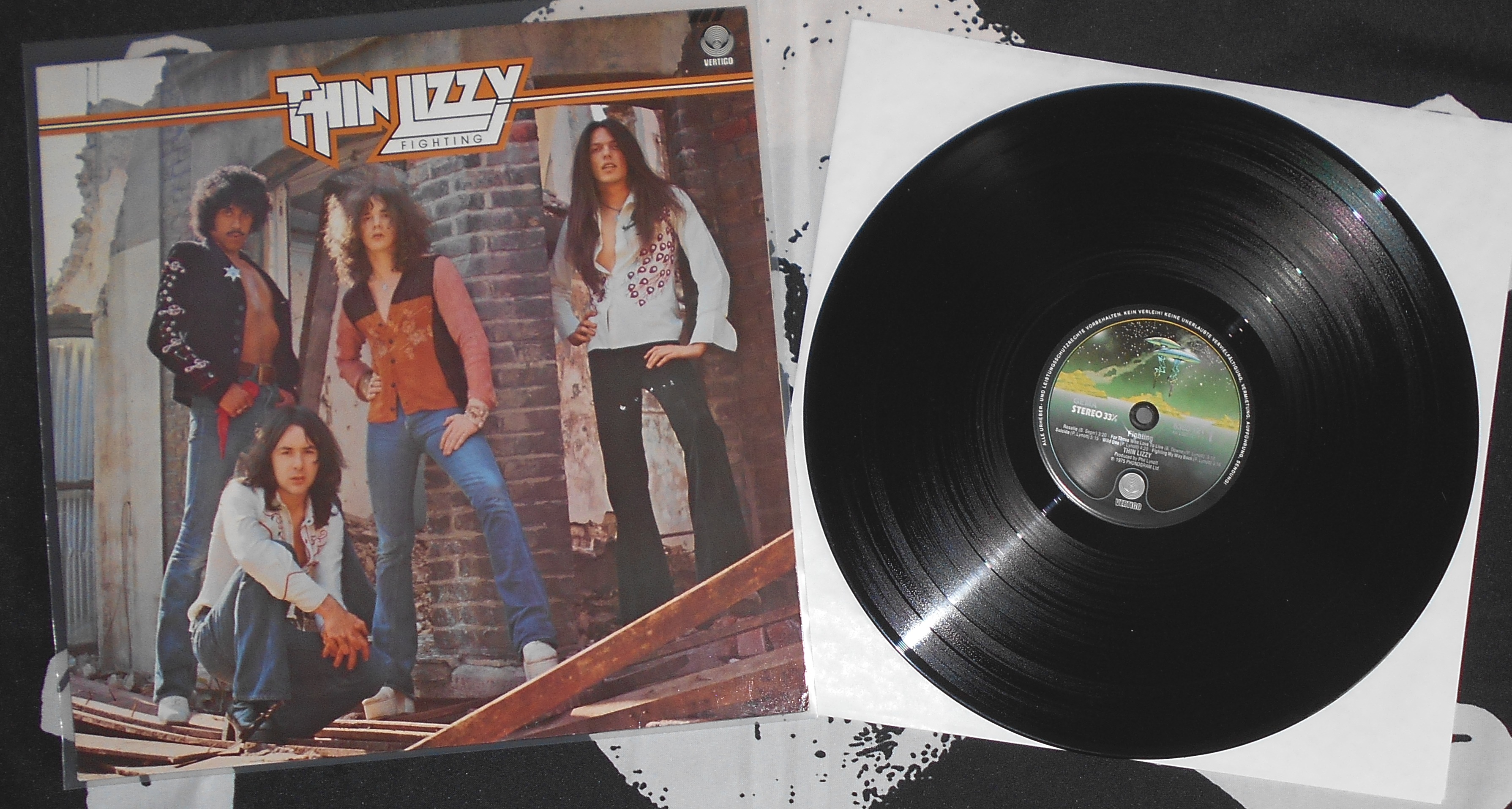 THIN LIZZY - Fighting (1).JPG