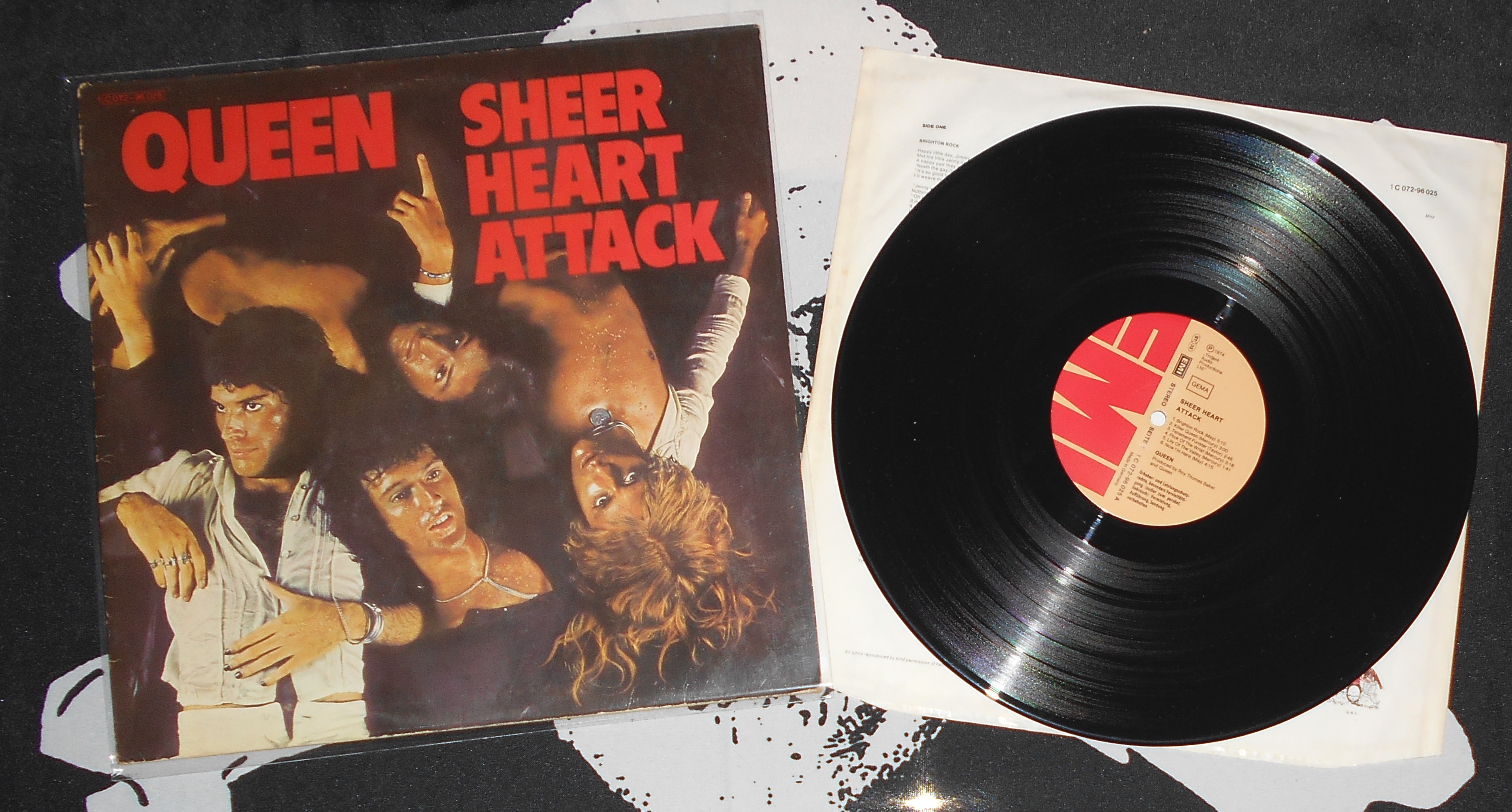 QUEEN - Shear Heart Attack (1).JPG