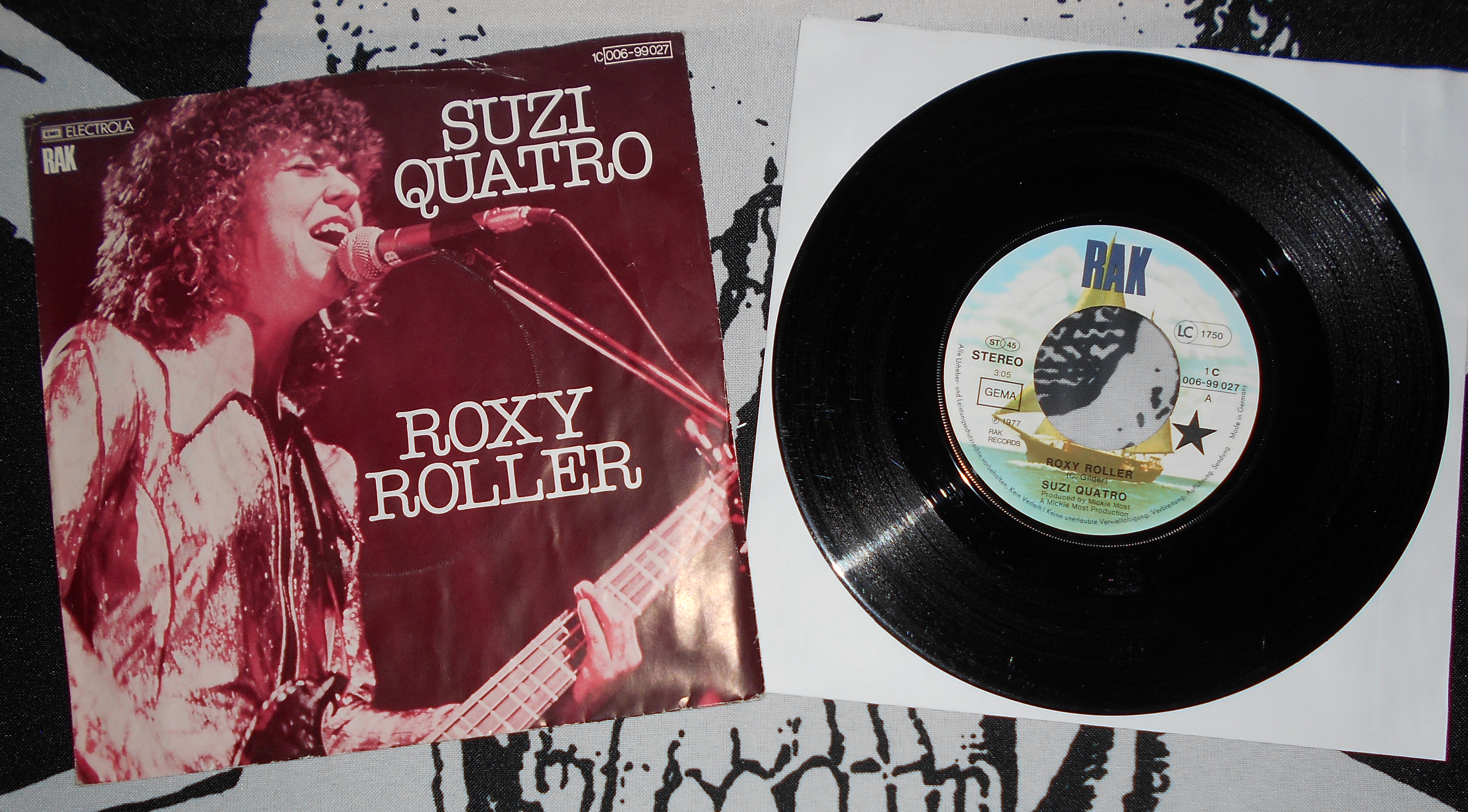 SUZI QUATRO - Roxy Roller (1).JPG